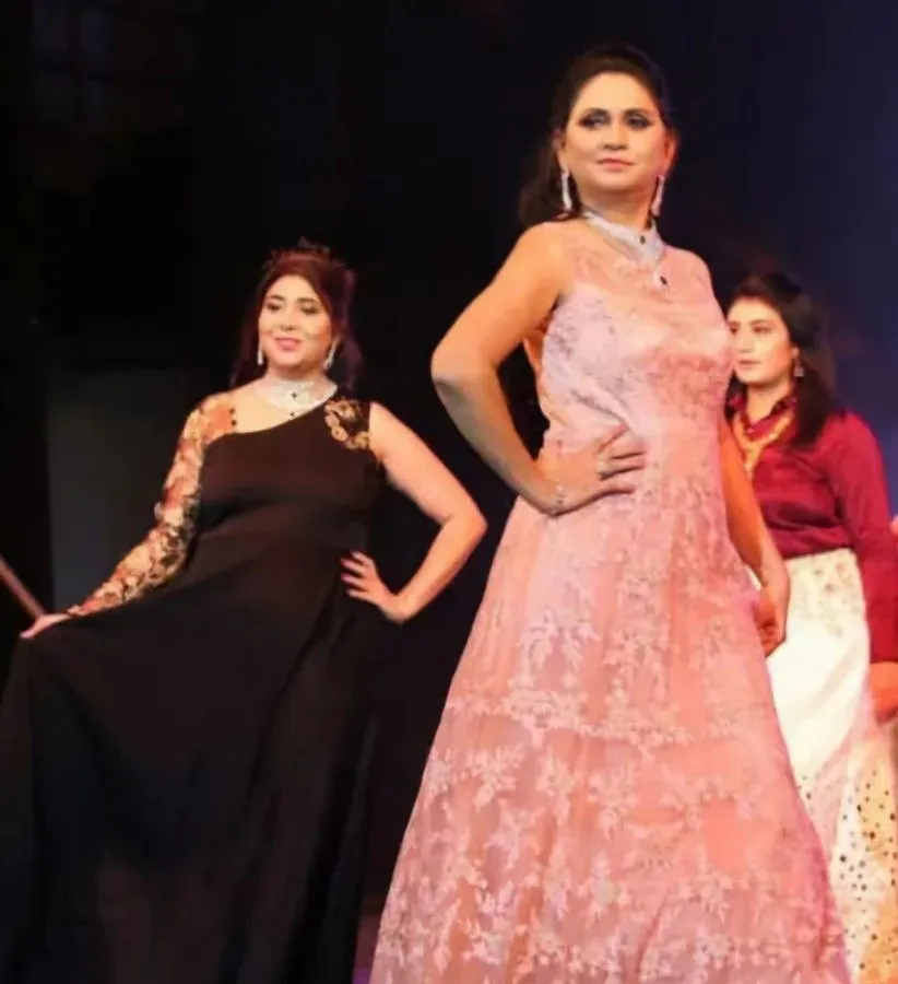 Meena Nayak world record : 49ની ઉંમરે મોડેલિંગની શરૂઆત અને વિશ્વ રેકોર્ડ બનાવનાર મીના નાયક 3 Meena Nayak world record