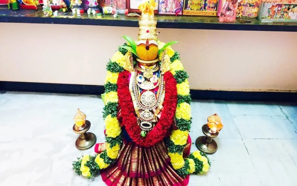 Varalakshmi Vrat 2025: વરલક્ષ્મી વ્રતનું મહત્ત્વ અને મુહૂર્ત સાથે વિગતવાર જાણકારી 3 Varalakshmi Vrat 2025