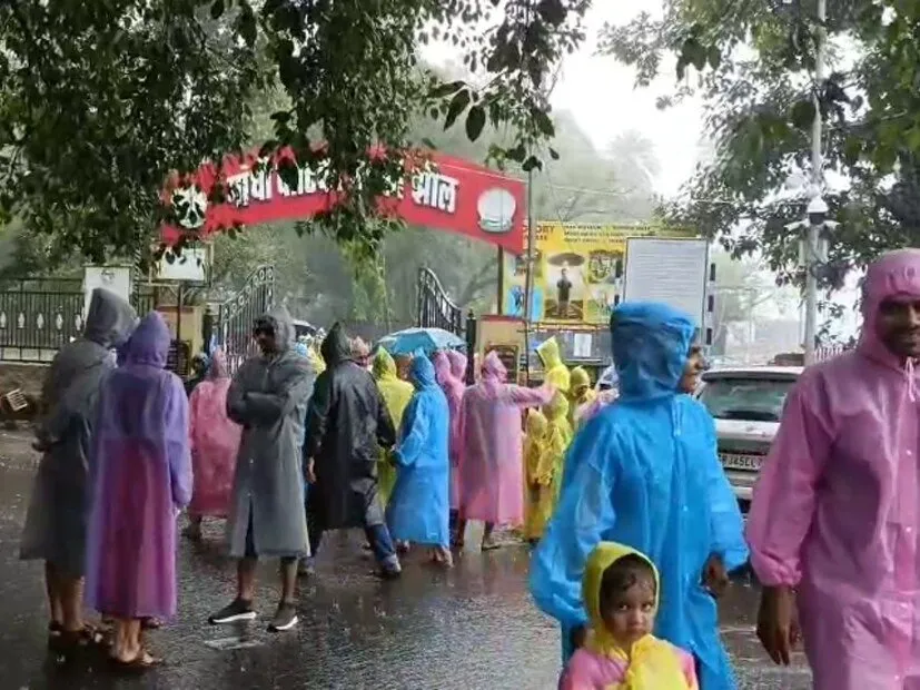 Mount Abu Rainfall: ધુમ્મસ, ઝરણાં અને ઠંડકથી ખીલી ઉઠ્યું માઉન્ટ આબુ 2 Mount Abu Rainfall