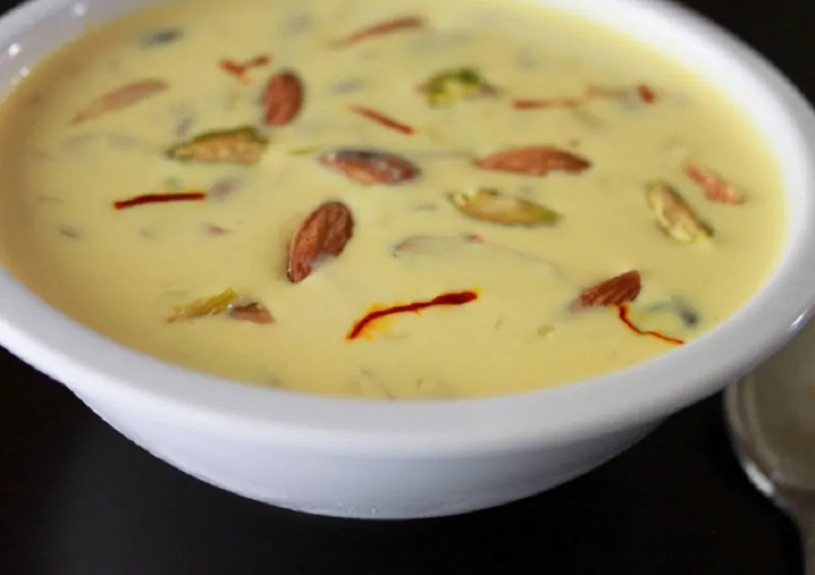 ફક્ત થોડી સામગ્રીઓથી બનાવો સ્વાદિષ્ટ કાજૂ રબડી 2 rabdi 1.jpg