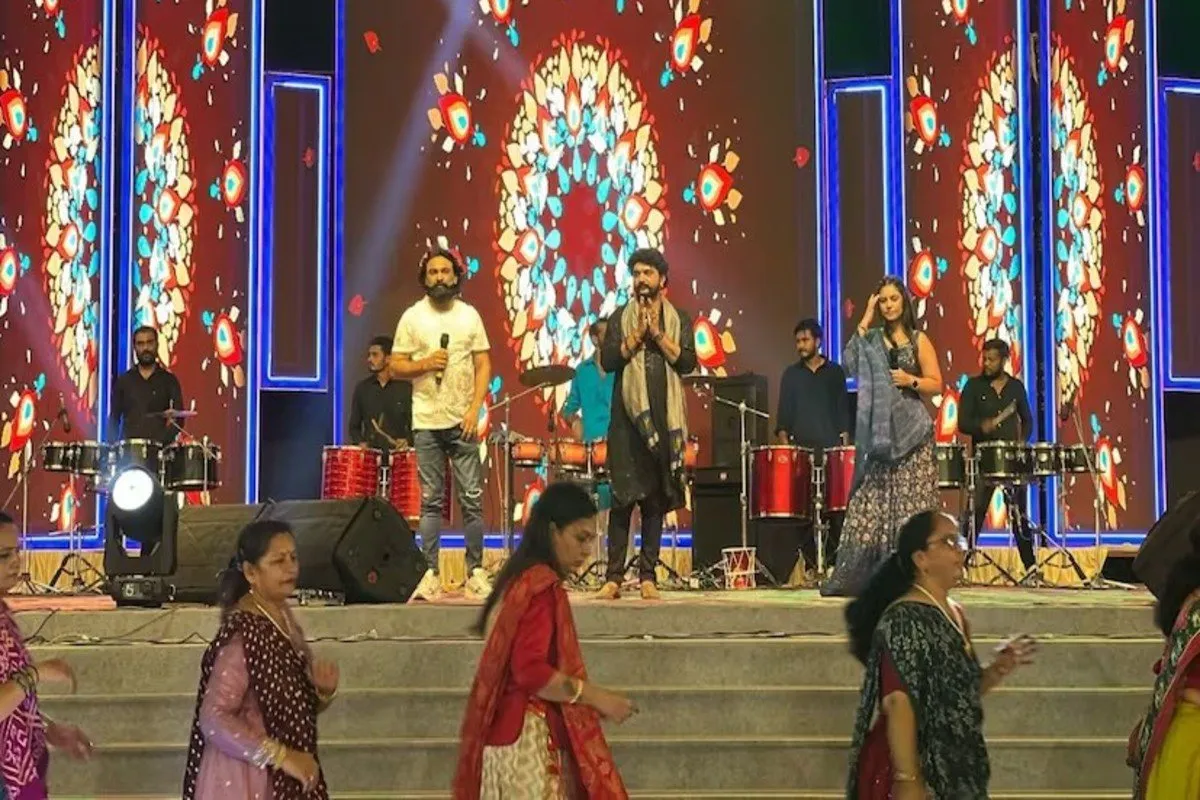 દેવ ભટ્ટે બેંગકોકમાં બે આંતરરાષ્ટ્રીય એવોર્ડ જીતી રાજકોટનું નામ રોશન કર્યું 3 Dev Bhatt.jpg