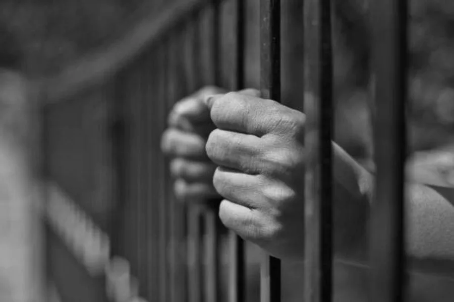 Bootlegger Constable Arrested Gujarat 1.jpg