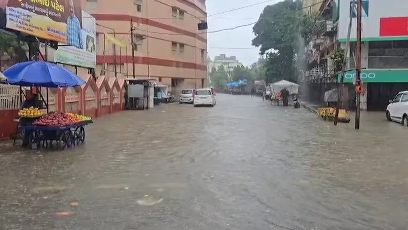 ખેડા જિલ્લામાં મેઘરાજાનું તાંડવ: નદીઓ છલકાઈ અને રસ્તાઓ પાણીમાં ગરકાવ 2 Kheda Flood Situation 2.jpeg