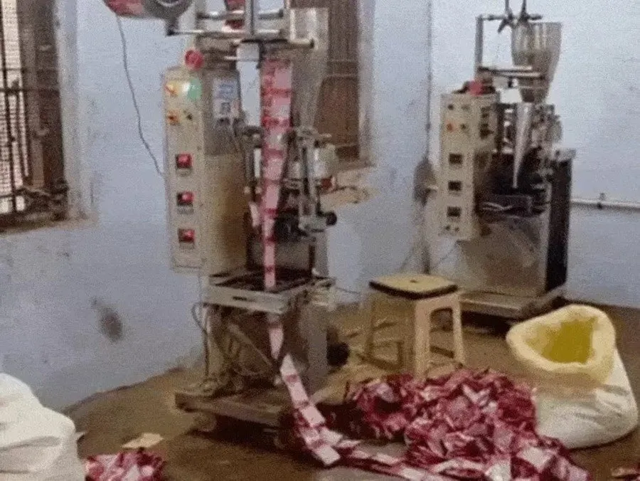 duplicate Everest Masala factory in Surat.jpg