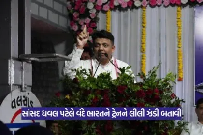 MP Dhaval Patel flagged off the Vande Bharat train