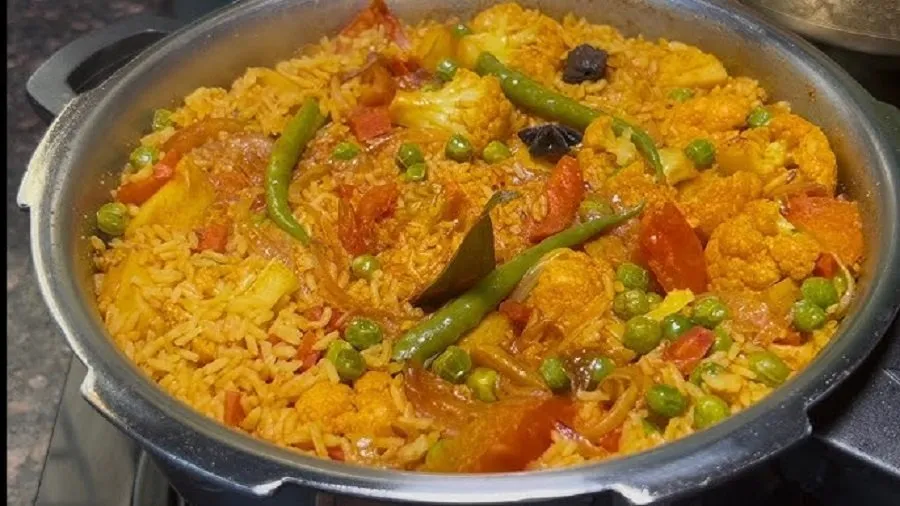 ફટાફટ બનાવી શકાય એવી સ્વાદિષ્ટ વન-પોટ તેહરી, નોંધી લો રેસિપી! 2 one pot tehri 1.jpg