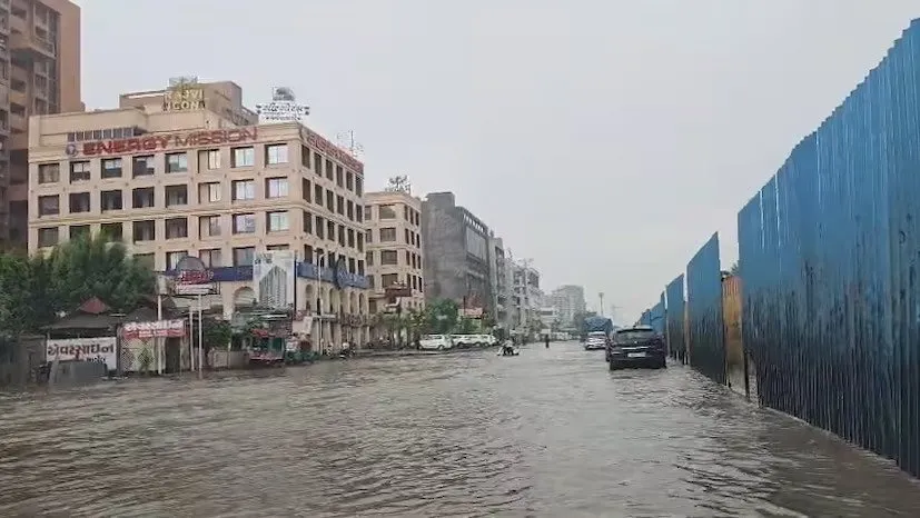 અમદાવાદમાં મેઘરાજાનું તાંડવ: રિવરફ્રન્ટ ખાલી કરાવાયો 2 Ahmedabad Flooding 3.jpeg