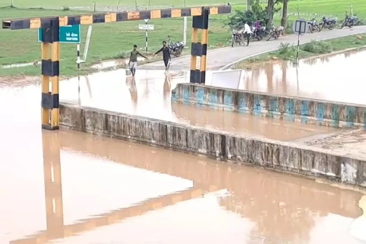 Flooded railway 1.jpg