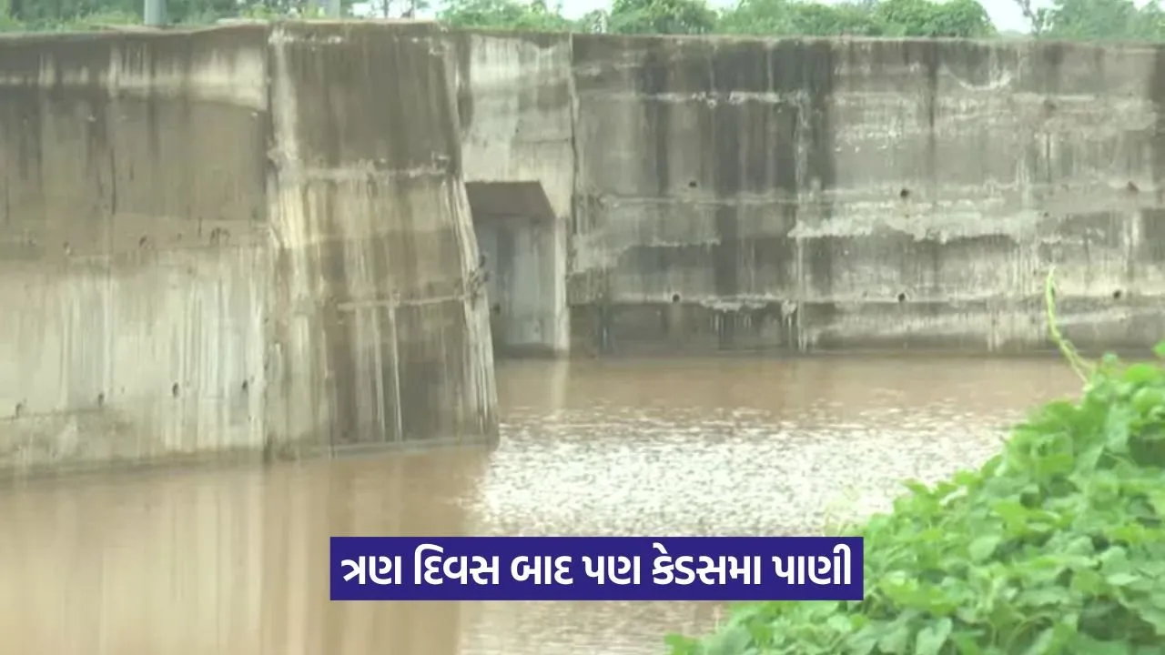 Flooded railway 2.jpg