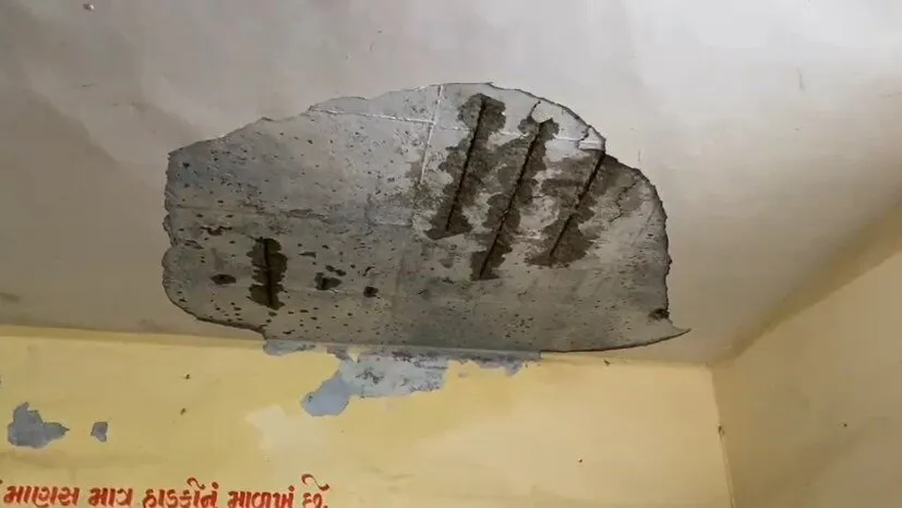 school roof collapse Gujarat 2.jpeg