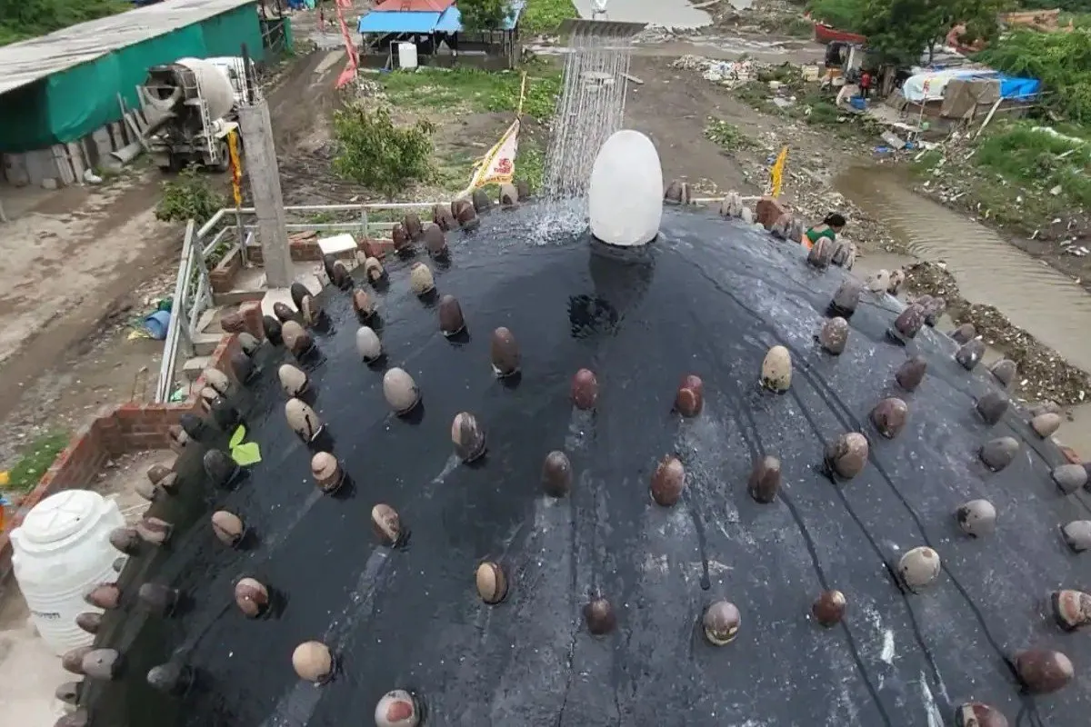 Narmadeshwar Shivling in Surat 1.jpg