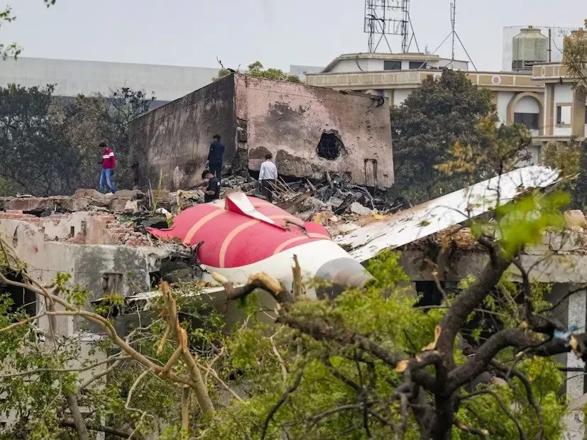 Ahmedabad Plane Crash: એર ઇન્ડિયાના CEOનું સ્પષ્ટ નિવેદન – વિમાન કે ફ્યુઅલમાં કોઈ ખામી નહોતી 3 Ahmedabad Plane Crash