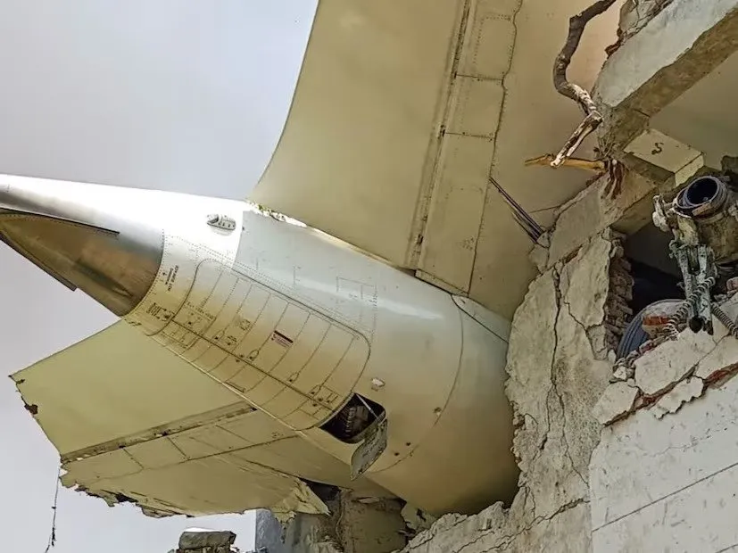 Ahmedabad Plane Crash: અમદાવાદ વિમાન દુર્ઘટનાનો પ્રારંભિક રિપોર્ટ જાહેર: પાયલટ્સ અંગે કેન્દ્રીય મંત્રીનું મોટું નિવેદન 2 Ahmedabad Plane Crash