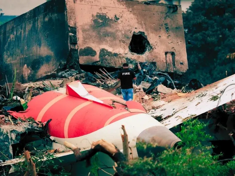 Air India plane crash: ફ્યૂઅલ સ્વિચ 'કટ ઓફ' કેમ કરી? – કોપાઇલટનો પ્રશ્ન, કેપ્ટન શાંત 3 Air India plane crash