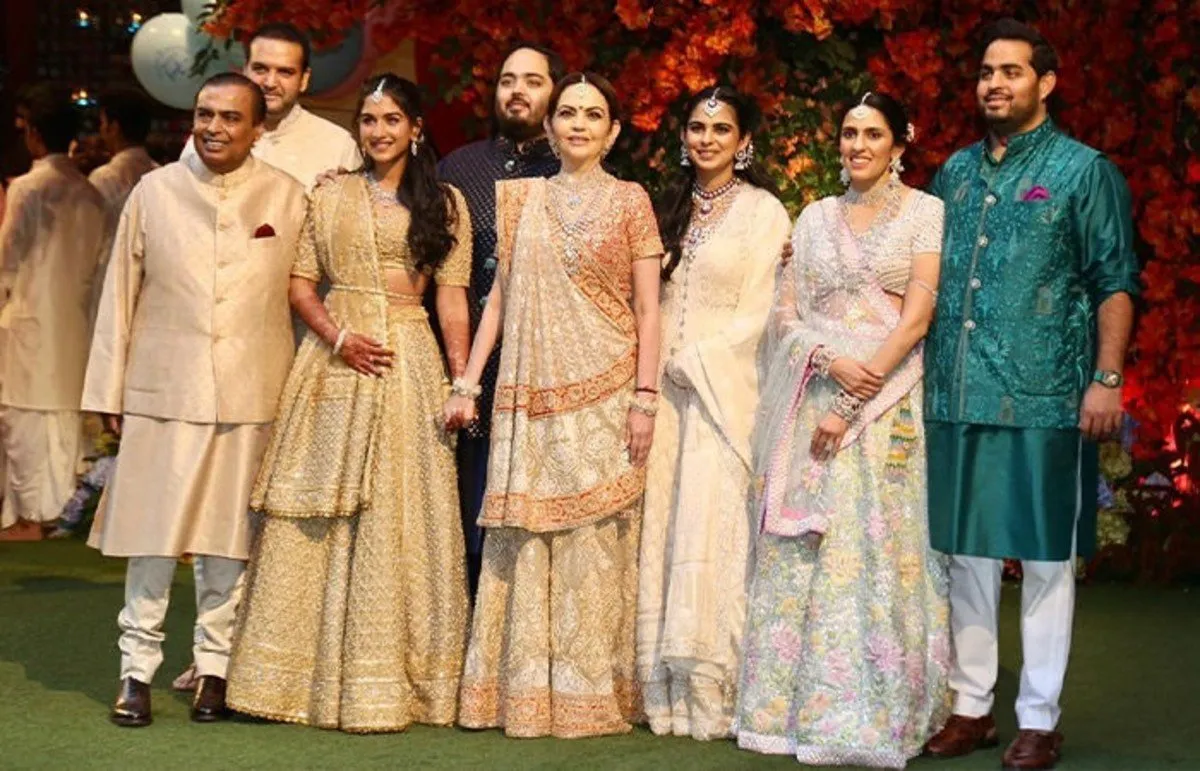 Anant Ambani Radhika Merchant wedding anniversary : લગ્નને એક વર્ષ પૂર્ણ: અંબાણી પરિવારની ધાર્મિક શ્રદ્ધા સાથે ઉજવણી 2 Anant Ambani Radhika Merchant wedding anniversary