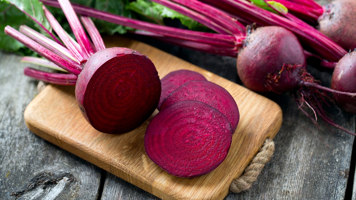 Raw vs Cooked Beetroot: કાચું કે બાફેલું બીટ – કયું વધુ ફાયદાકારક છે? 2 Beetroot