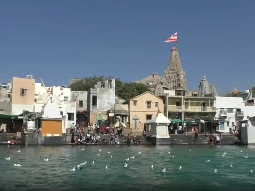 Dwarkadhish temple VIP darshan: દ્વારકાધીશ મંદિરમાં પૈસા લઈને VIP દર્શન? જાણી લો ટ્રસ્ટે શું સ્પષ્ટતા કરી 3 Dwarkadhish temple VIP darshan