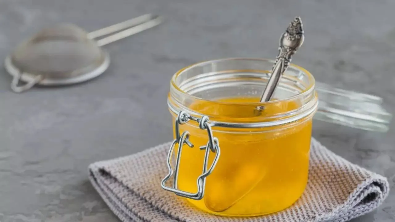 Ghee Ayurvedic uses: ખાલી પેટે ઘી સાથે ગરમ પાણી પીવાથી શરીર પર થાય છે આ 7 ફાયદા 2 Ghee .22.jpg