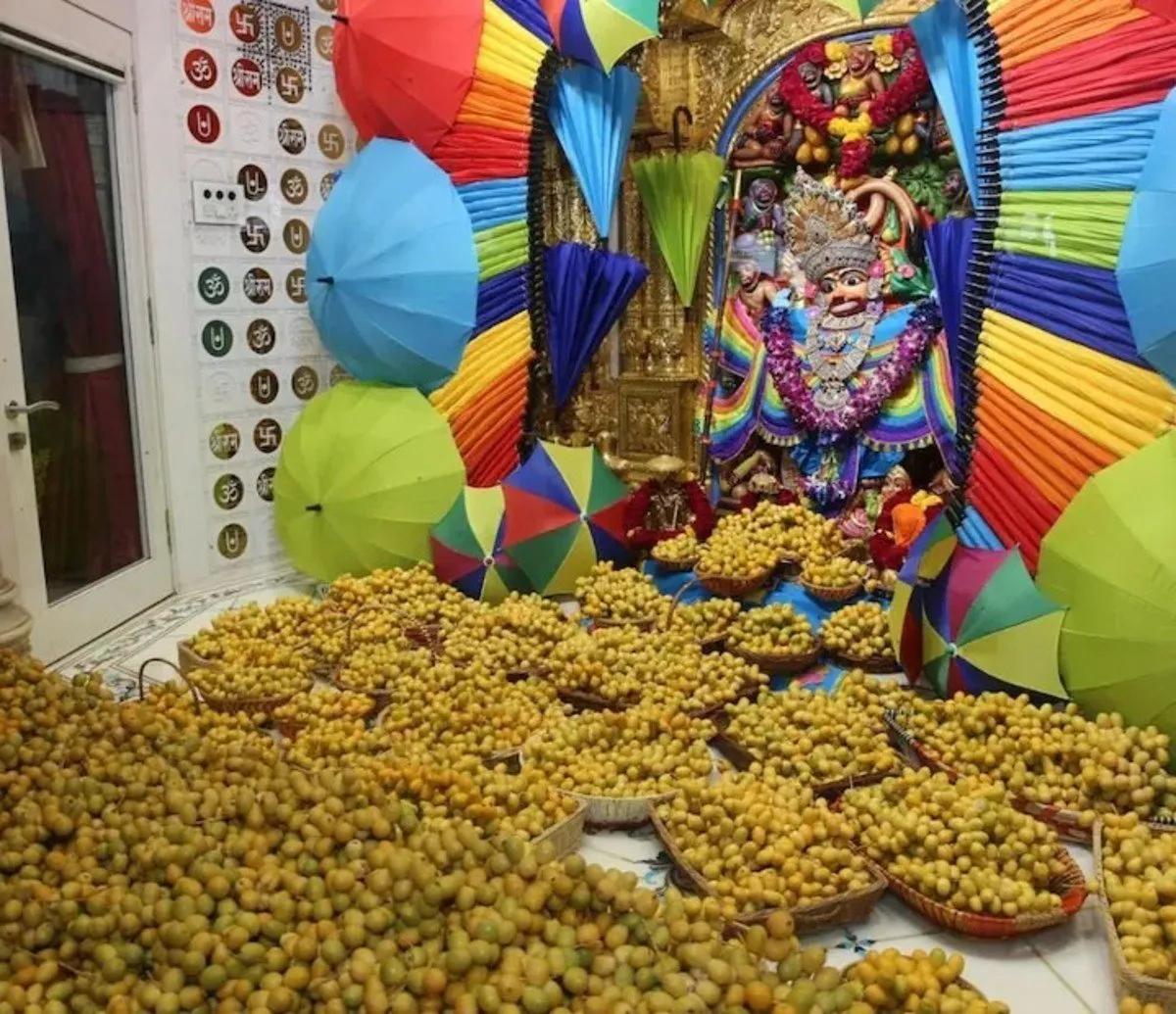 Hanumanji decoration Salangpur: સાળંગપુરમાં હનુમાનજીનો મેઘધનુષી શણગાર અને 1000 કિ.ગ્રા ખારેકનો અન્નકૂટ 2 Hanumanji decoration Salangpur