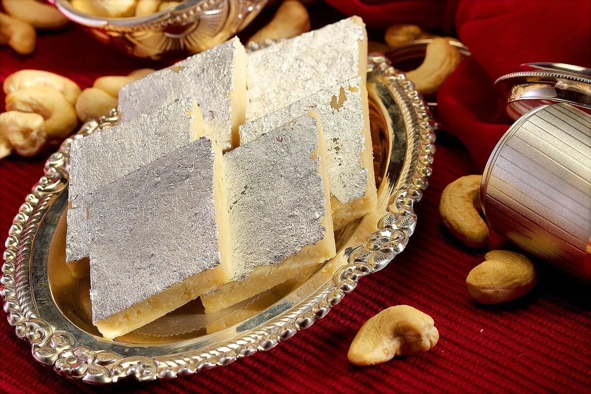 Kaju Katli: ઘરે બનાવો બજાર જેવી સ્વાદિષ્ટ કાજુ કતરી – સરળ રેસીપી અહીં છે! 3 Kaju Katri.jpg