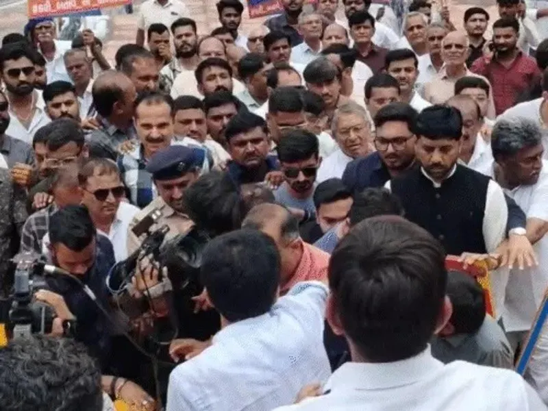 Kanti Amrutiya vs Gopal Italia : કાંતિ અમૃતિયાના રાજીનામા શો સામે ગોપાલ ઇટાલિયાનું મૌન – રાજકારણમાં હાઈ વોલ્ટેજ દ્રશ્ય 2 Kanti Amrutiya vs Gopal Italia