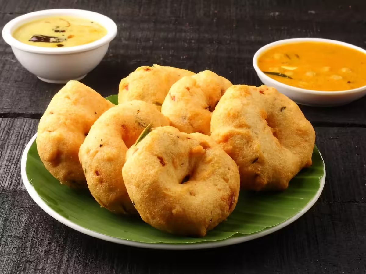 Medu vada: દક્ષિણ ભારતીય સ્વાદ હવે તમારા રસોડામાં, ઘરે બનાવો પરફેક્ટ મેદુ વડા! 2 Medu vada.1