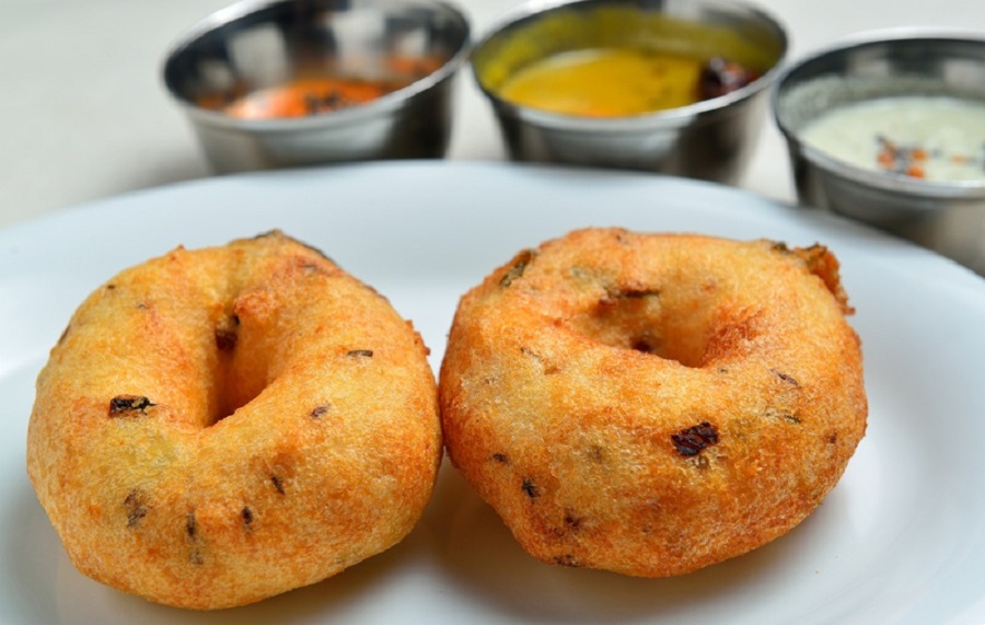 Medu vada: દક્ષિણ ભારતીય સ્વાદ હવે તમારા રસોડામાં, ઘરે બનાવો પરફેક્ટ મેદુ વડા! 3 Medu vada