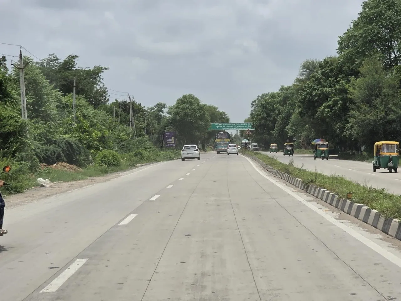 White Topping Road in Gandhinagar: ગાંધીનગરમાં રૂ. ૩૮ કરોડના ખર્ચે પૂર્ણ થયા વ્હાઈટ ટોપિંગ રોડના કામ: રોડનું આયુષ્ય ૨૦ વર્ષ 2 White Topping Road in Gandhinagar