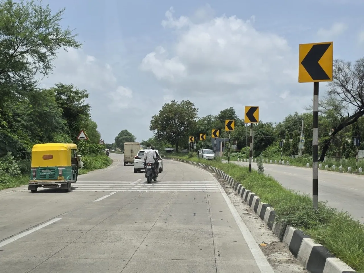 White Topping Road in Gandhinagar: ગાંધીનગરમાં રૂ. ૩૮ કરોડના ખર્ચે પૂર્ણ થયા વ્હાઈટ ટોપિંગ રોડના કામ: રોડનું આયુષ્ય ૨૦ વર્ષ 3 White Topping Road in Gandhinagar