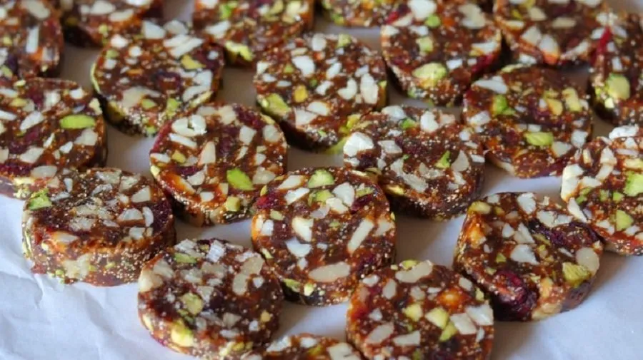 Khajur Burfi Recipe: ઘરે બનાવો હેલ્ધી ખજૂર બરફી, સરળ રેસીપી 3 Khajur Burfi Recipe