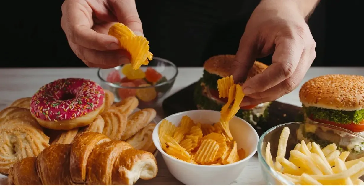 Junk Food: આ 6 આદતો તમારા આંતરડાના સ્વાસ્થ્યને બગાડી રહી છે, તેને તાત્કાલિક બદલી નાખો 3 food .jpg