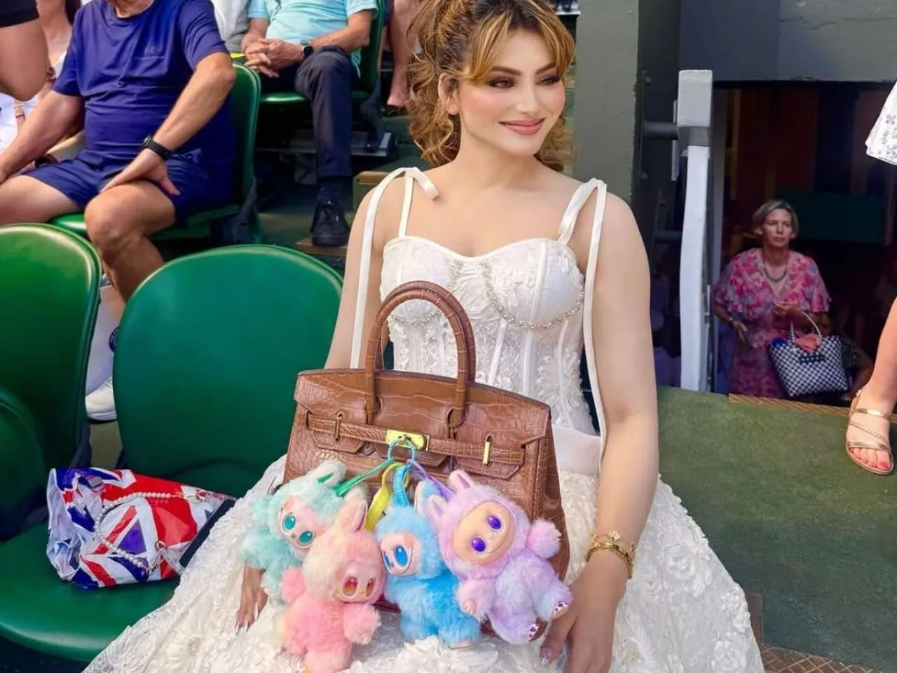 Labubu doll: ફેશન, કલેક્શન અને સોશિયલ મીડિયાનું નવું ક્રેઝ 2 labubu 11.jpg