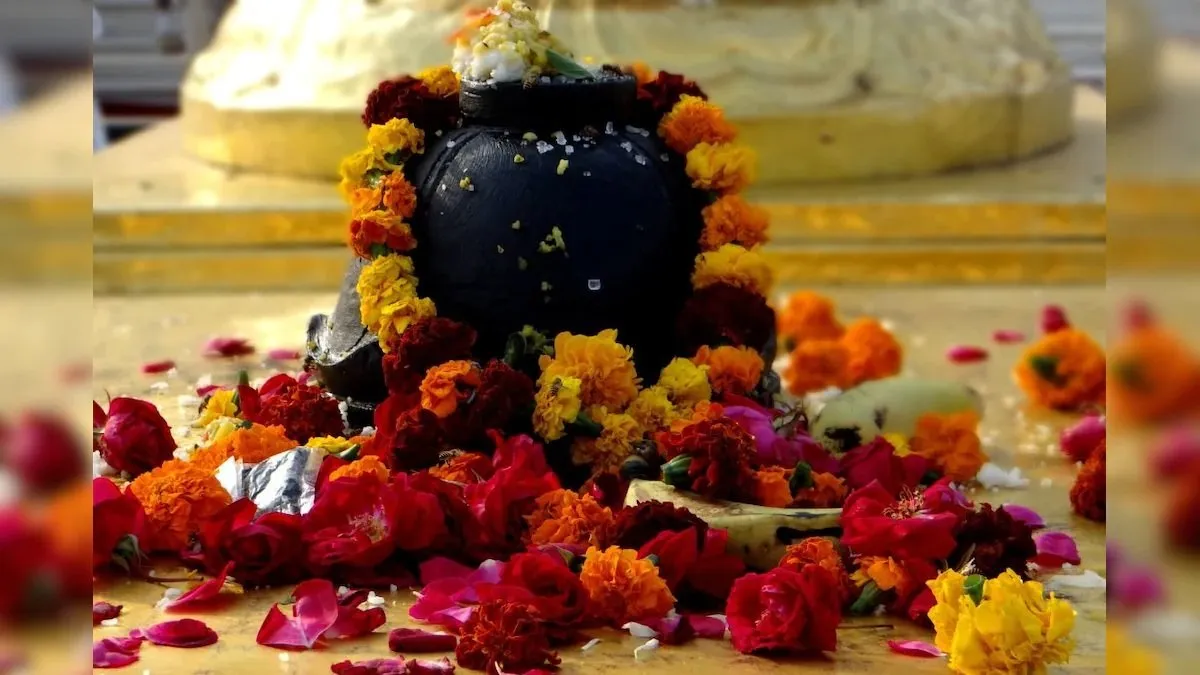 Shivling Flowers: શિવલિંગ પર કયું ફૂલ ચઢાવવાથી શું લાભ મળે છે? 2 Shivling Flowers