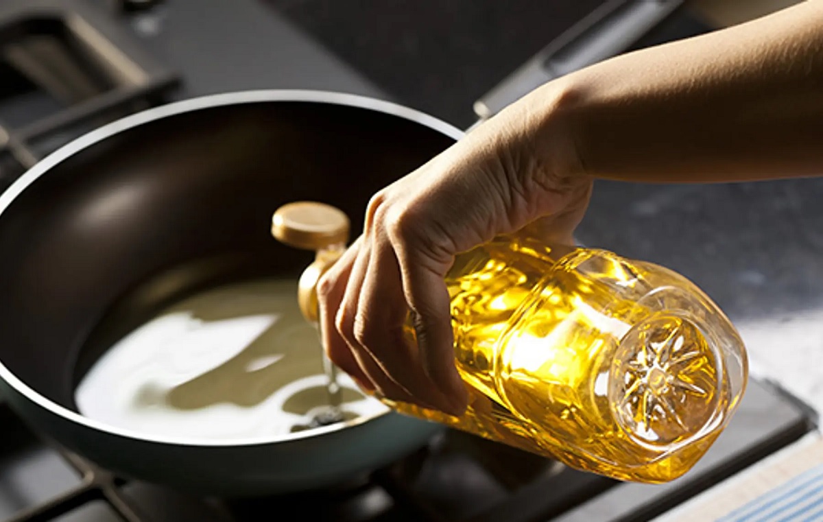 રિફાઇન્ડ તેલના 7 મુખ્ય ગેરફાયદા, હૃદય અને લીવર માટે જોખમ 2 oil 12