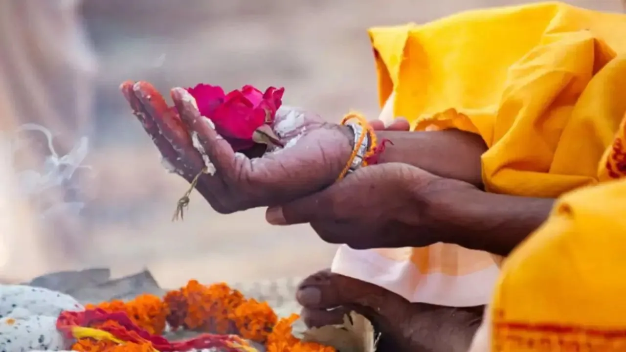 પિતૃ પક્ષ 2025: પિતૃઓ માટે તર્પણનું મહત્વ 3 pitru dosh.jpg
