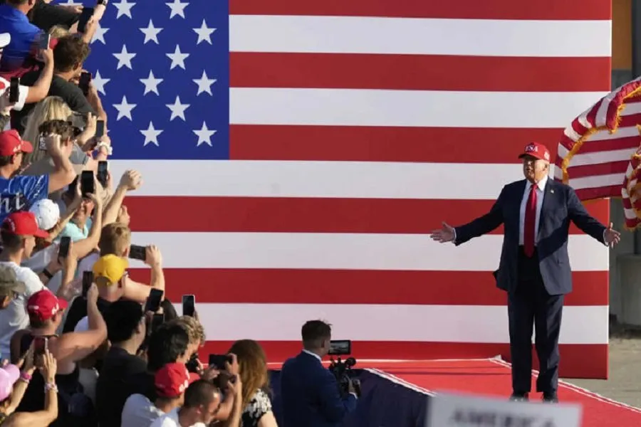 Donald Trump: ગોળીબારની તારીખે ટ્રમ્પની વાપસી, જનતા વચ્ચે એવું શું બન્યું કે વીડિયો વાયરલ થયો? 3 Donald Trump
