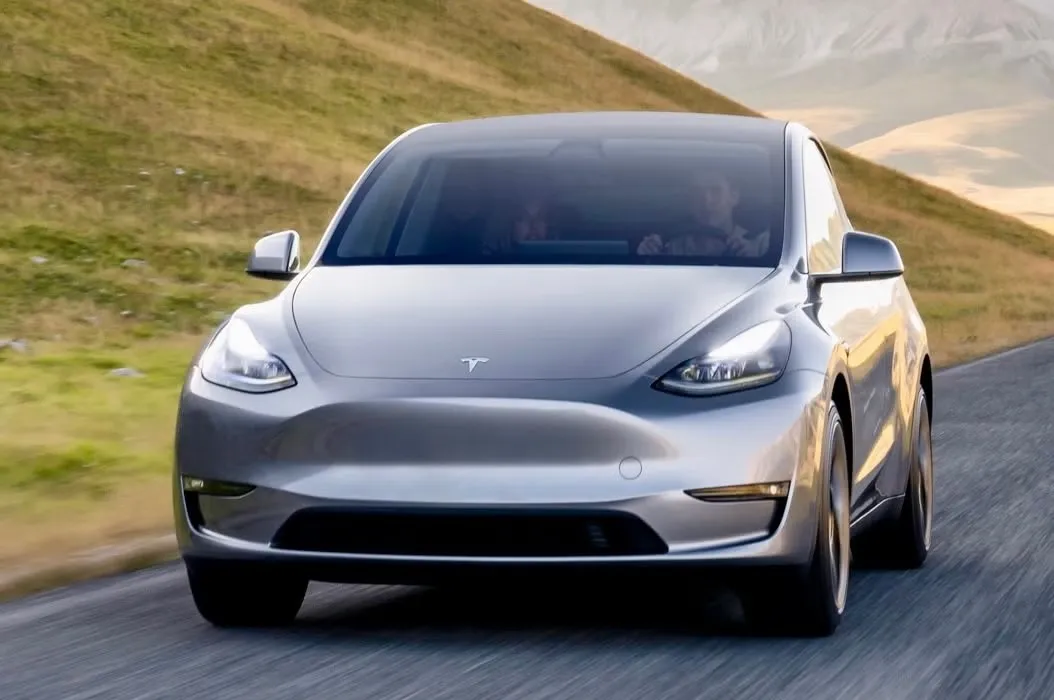 Tesla Model Y ભારતમાં લોન્ચ, કિંમતો આસમાને, પરંતુ ટૂંક સમયમાં મોટી રાહત મળી શકે છે! 3 tesla 111.jpg