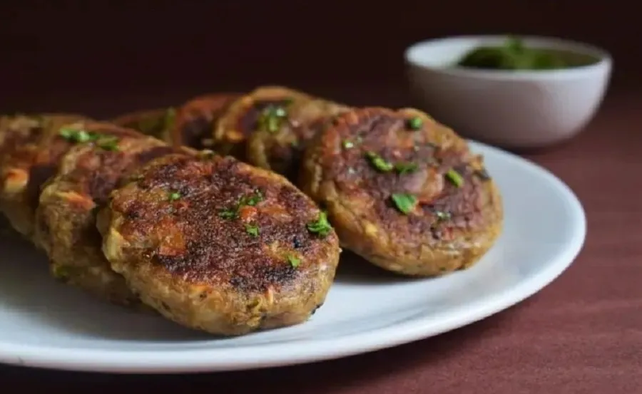 Raw banana tikki: ચા ટાઈમ માટે પરફેક્ટ – કાચા કેળાની સ્વાદિષ્ટ ટિક્કી 2 Raw banana tikki