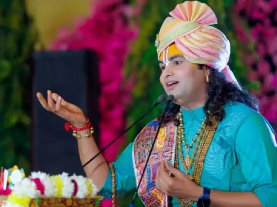 કથાકાર અનિરૂદ્ધાચાર્યનું વધુ એક વિવાદિત નિવેદન - સત્ય કડવું હોય છે અને કળિયુગમાં કડવું સત્ય બોલવું ગુનો 2 Aniruddhacharya.1.jpg