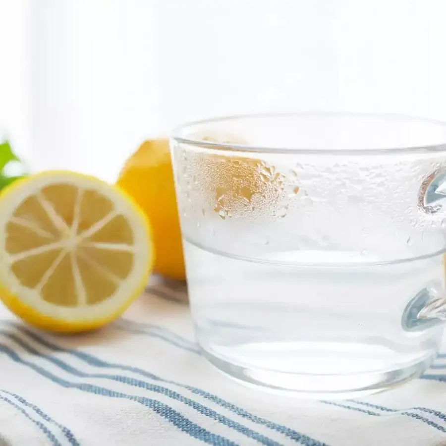 કેન્સર જીવલેણ બની શકે છે! અહીં જાણો કેન્સરથી બચવા માટે શું ન ખાવું જોઈએ 2 Lemon Water.1.jpg