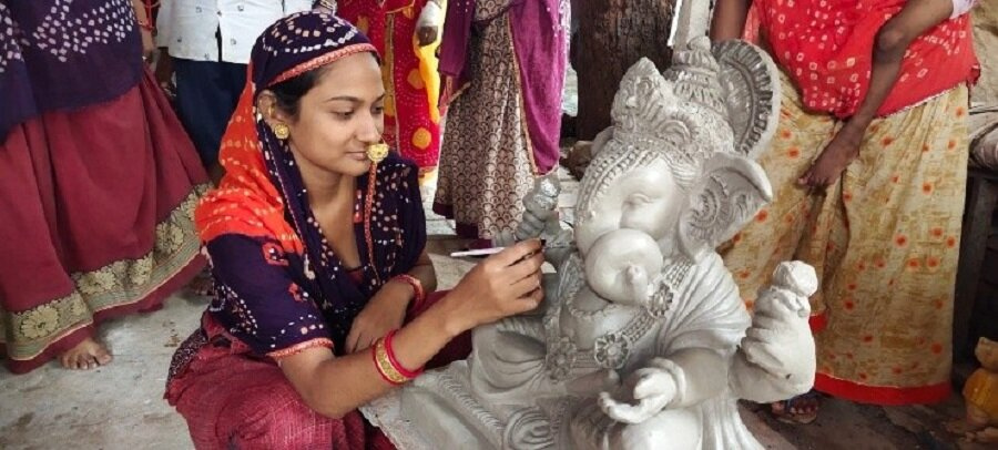 પર્યાવરણ સુરક્ષાની દિશામાં ગુજરાતની આગવી પહેલ 3 Clay Ganeshji.1.jpg