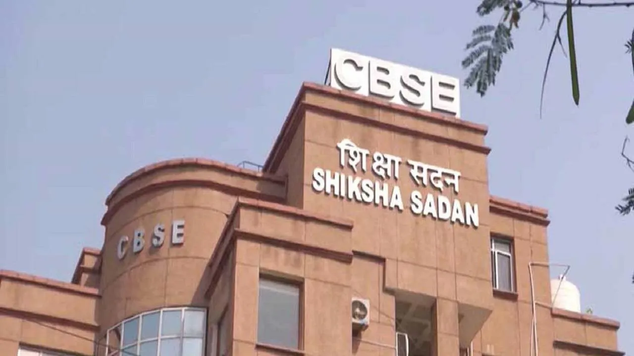 CBSE બોર્ડની પરીક્ષાઓમાં હાજર રહેવા માટે વિદ્યાર્થીઓને 75% હાજરીની જરૂર છે - નિયમો જાણો 3 cbse 12