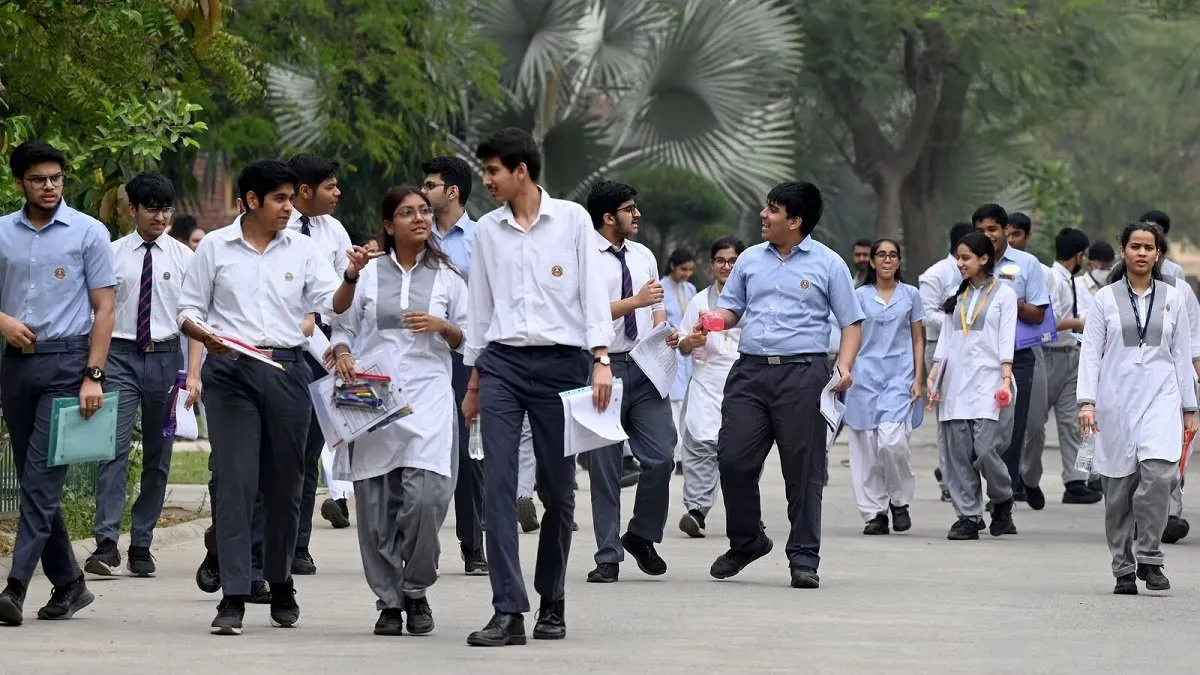 CBSE બોર્ડની પરીક્ષાઓમાં હાજર રહેવા માટે વિદ્યાર્થીઓને 75% હાજરીની જરૂર છે - નિયમો જાણો 2 cbse 11