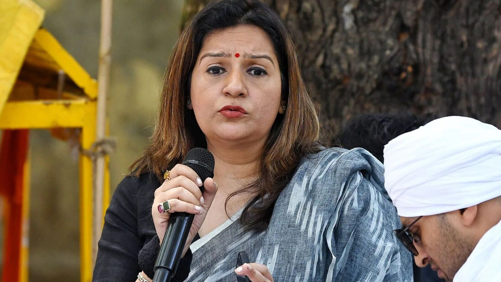 priyanka chaturvedi.jpg