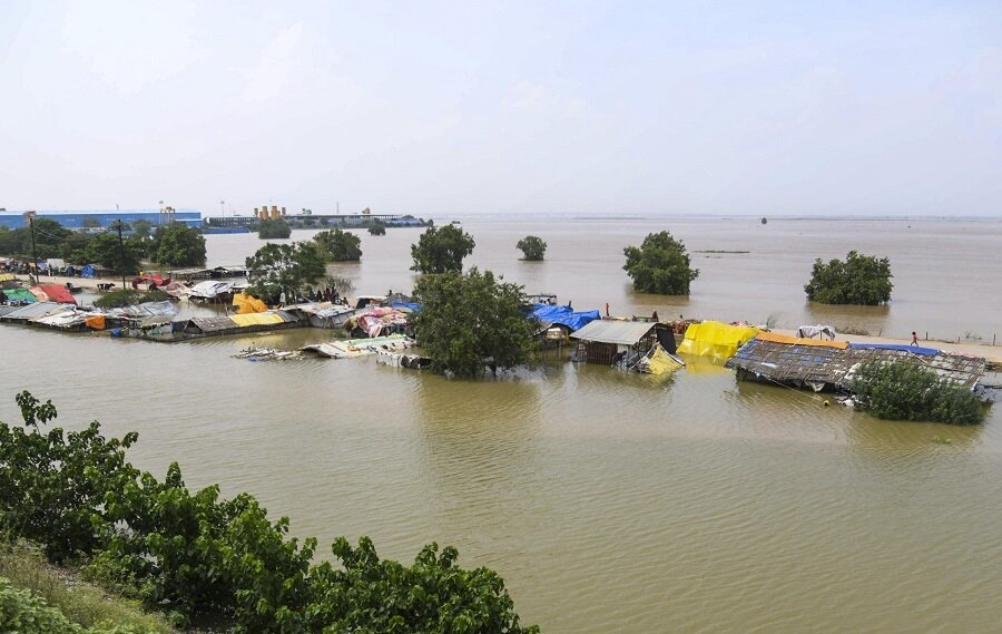 પાકિસ્તાનમાં પૂરની આશંકાને પગલે ભારતે માનવતા દાખવી, તાવી નદીમાં વધતા જળસ્તરની જાણ કરી 3 poor.jpg