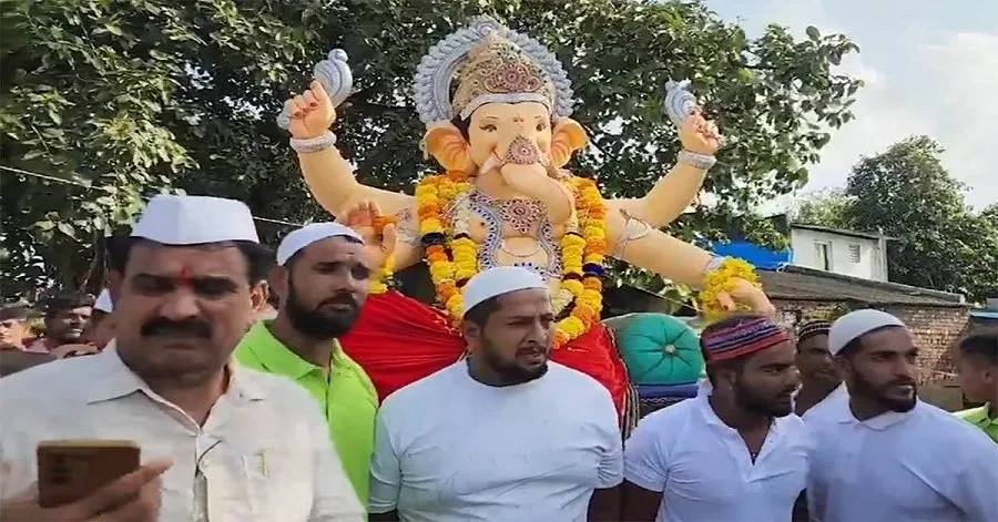 મસ્જિદમાં 45 વર્ષથી બિરાજે છે ગણપતિ બાપ્પા, ગોટખિંડી ગામ બન્યું હિન્દુ-મુસ્લિમ એકતાનું ઉદાહરણ 2 bappa.jpg