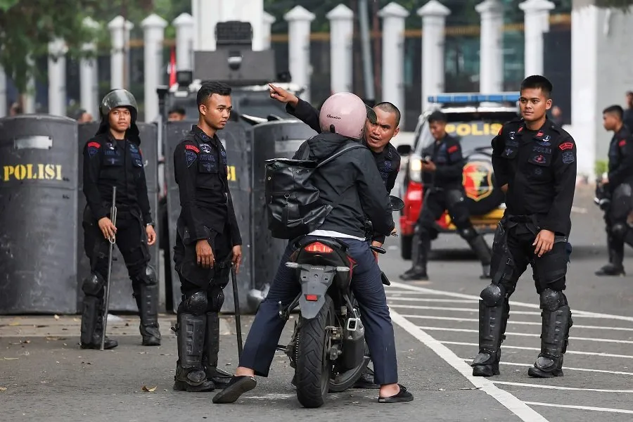 ઇન્ડોનેશિયામાં જનઆક્રોશ: 8 લોકોના મોત પછી શું સરકાર લોકોની માંગણીઓ સ્વીકારશે? 3 indineai 1.jpg