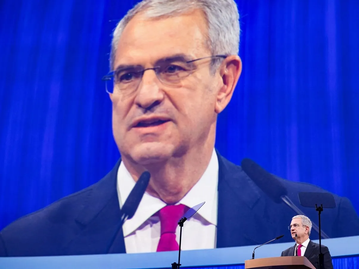 નેસ્લેના CEO ને સ્ટાફ મેમ્બર સાથે અફેર રાખવાની ભારે કિંમત ચૂકવવી પડી 3 ceo 13.jpg