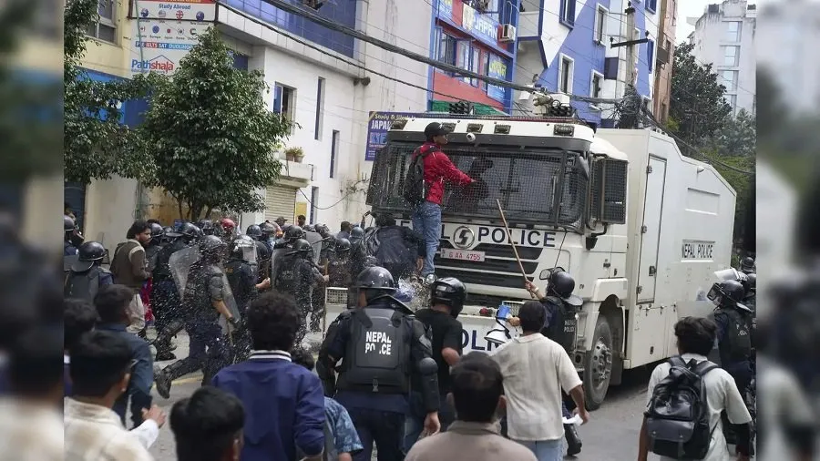 નેપાળ બાદ હવે ફ્રાન્સમાં ભડકી હિંસા: 200થી વધુ લોકોની ધરપકડ 2 nepal portest.jpg