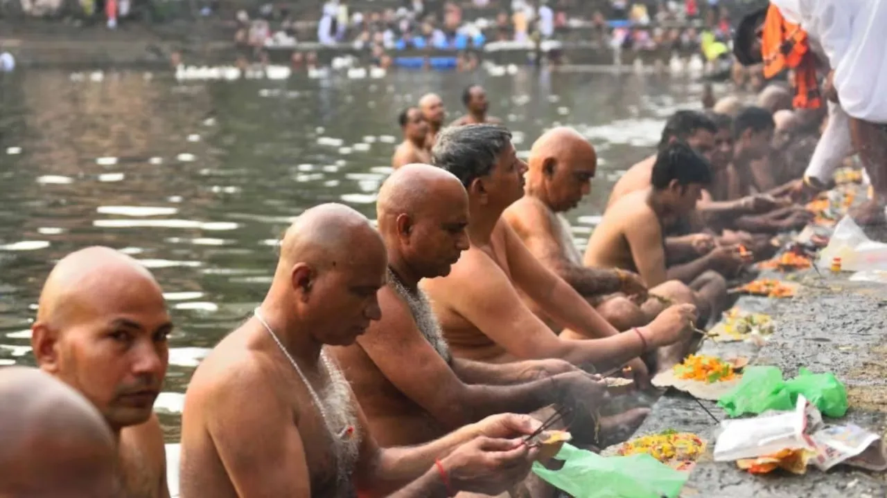પિતૃ પક્ષ 2025: પિતૃઓ માટે તર્પણનું મહત્વ 2 pitru.jpg